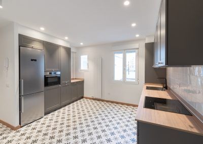 cocina rehabilitación suelo alicatadfo magoblan